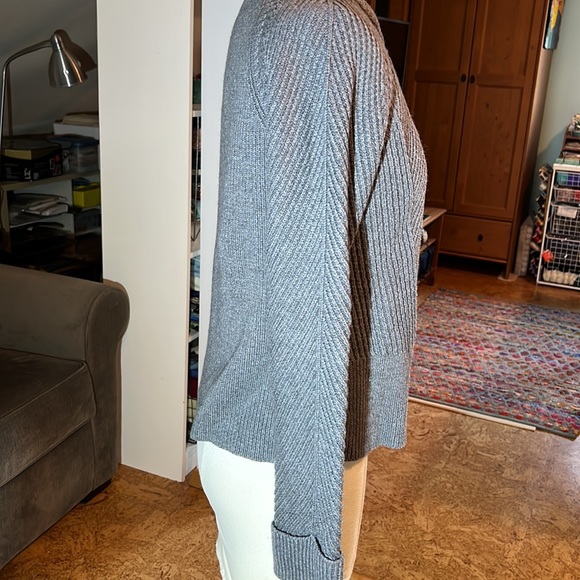 Gray sweater - Picture 2 of 6